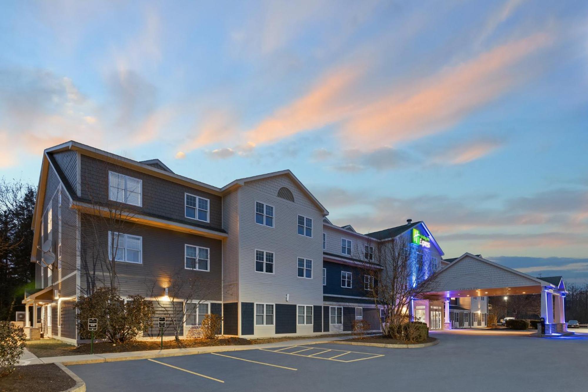 Holiday Inn Express Hotel & Suites Freeport, An Ihg Hotel Exterior photo